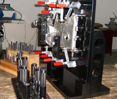 油底殼底面位置檢具